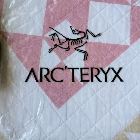 Arcteryx Black and White Knit beanie - Picture 5 of 5